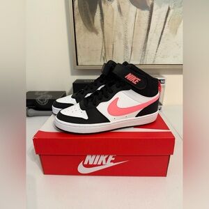 NWB Nike Court Borough Mid 2 (GS) Black/Sunset Pulse-White size 5Y